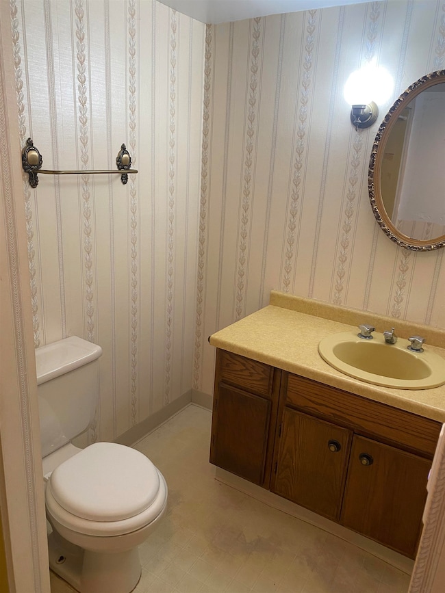 1816 Miller St unit 4, West Bend, WI 53095 - photo 2