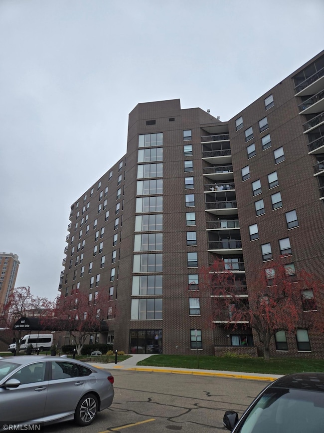 6615 Lake Shore Dr S unit 902, Richfield, MN 55423 - photo 2