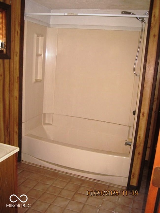 2100 E 38th St, Anderson, IN 46013 - photo 3