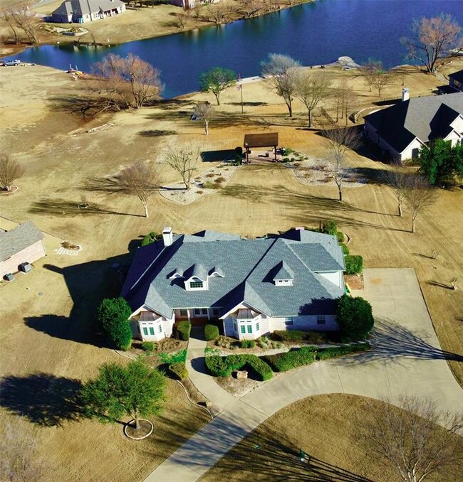 1511 Bentwater Pkwy, Granbury, TX 76049 - photo 2