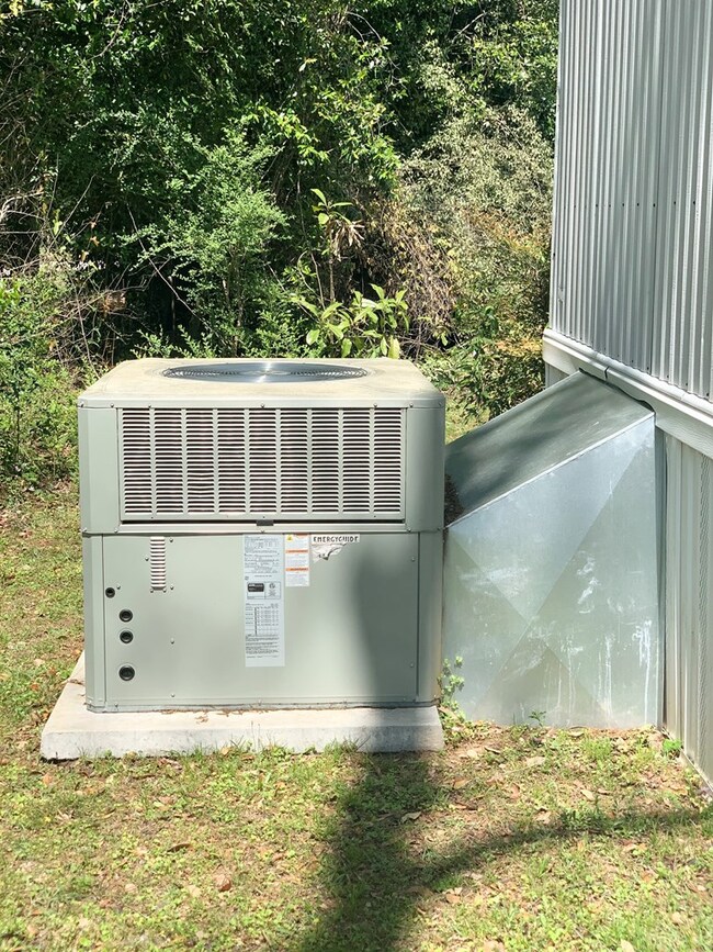 3205 Sylvester Rd, Albany, GA 31705 - photo 5