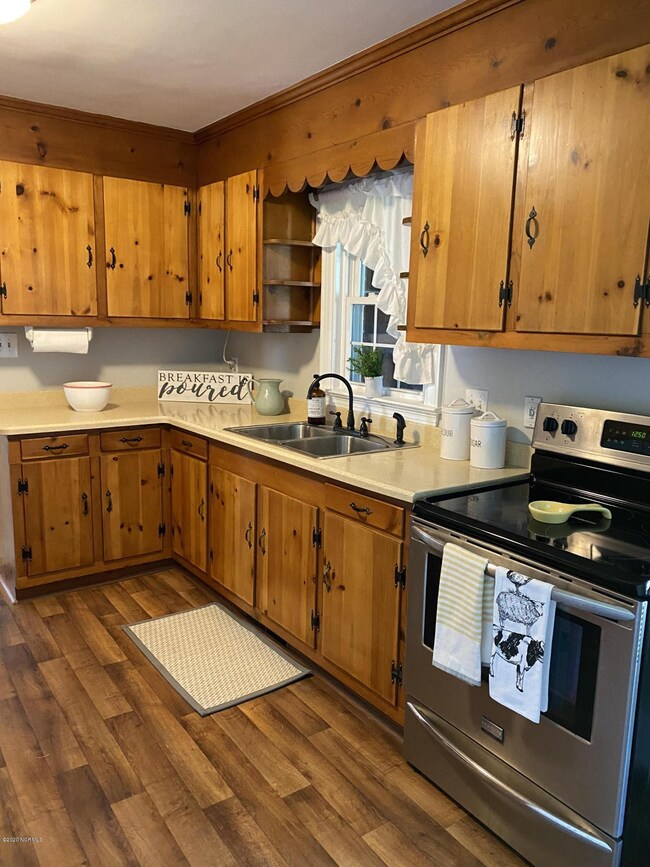 389 Cooper St, Winterville, NC 28590 - photo 2