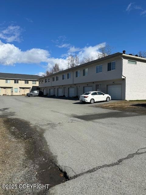 Exterior Pkg Lot