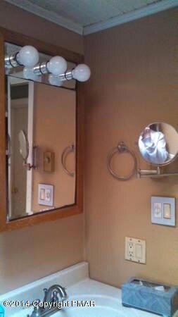 693 Toll Rd, Effort, PA 18330 - photo 7