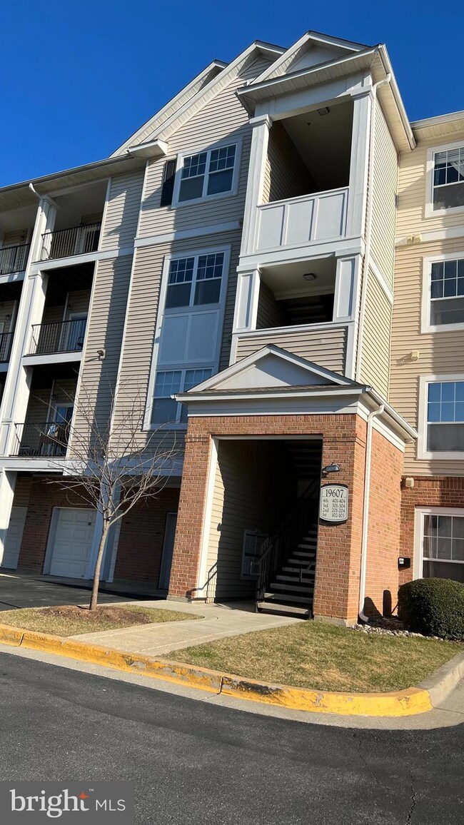 19607 Galway Bay Cir, Germantown, MD 20874 - photo 2