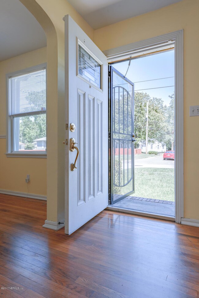 1304 Macarthur St, Jacksonville, FL 32205 - photo 3