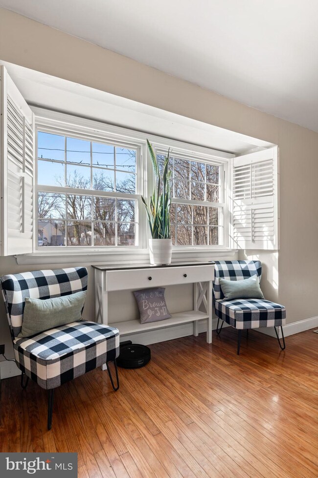 1120 Thrush Ln, Norristown, PA 19403 - photo 6