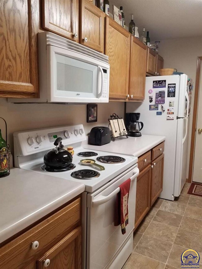 2248 SW Ancaster Rd, Topeka, KS 66614 - photo 3