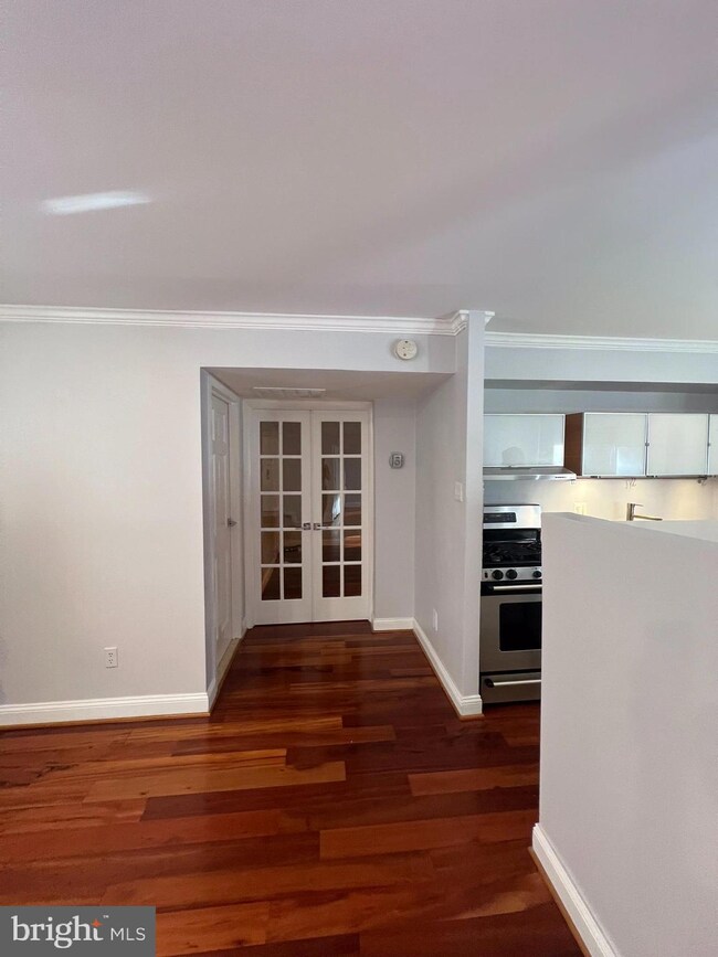 11208 Chestnut Grove Square unit 110, Reston, VA 20190 - photo 4