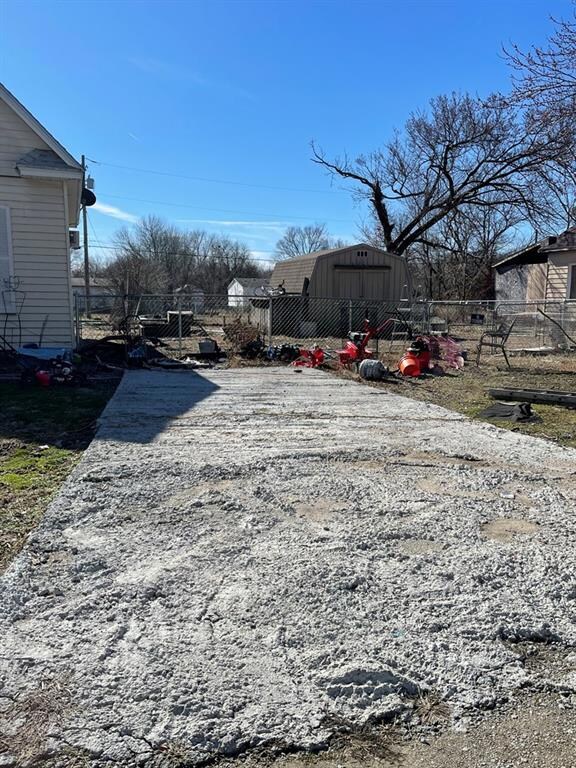 2410 Morton Ave, Parsons, KS 67357 - photo 2