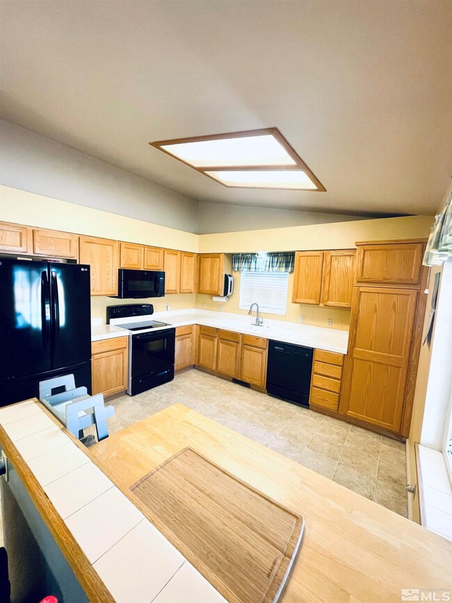 584 Keddie St, Fallon, NV 89406 - photo 2