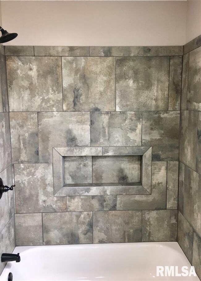 2118 Jefferson Ave, Davenport, IA 52803 - photo 6