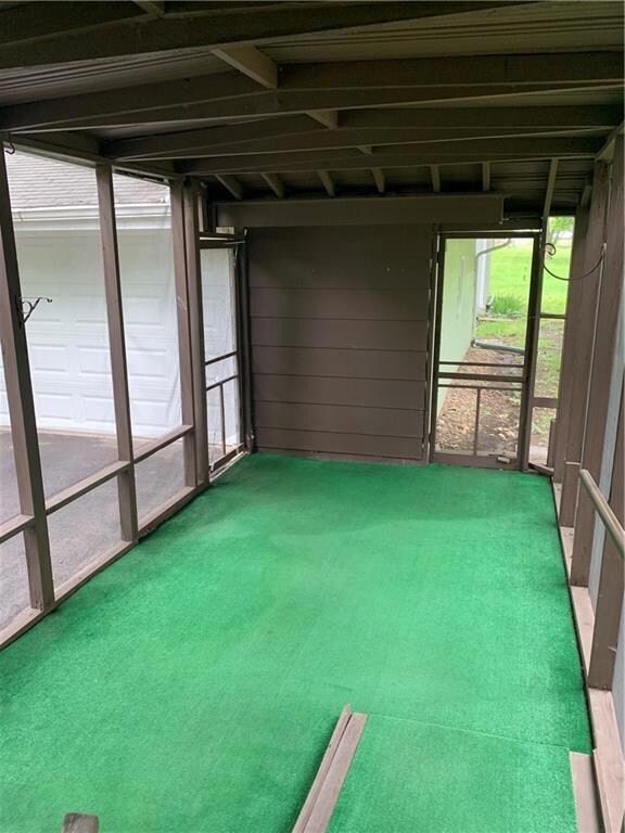 Screened patio room