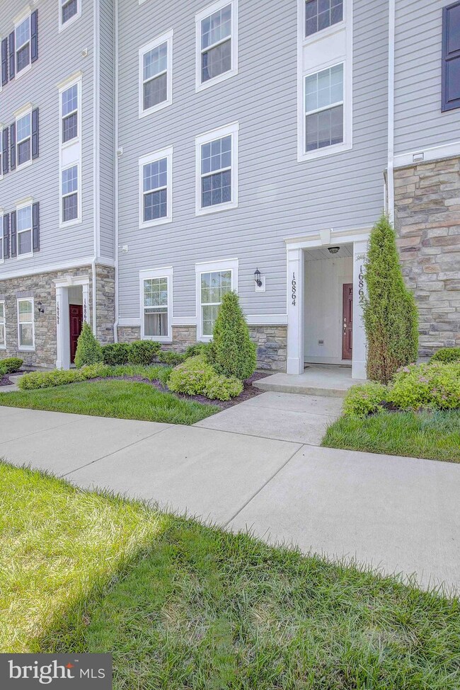 16864 Porters Inn Dr, Dumfries, VA 22026 - photo 5