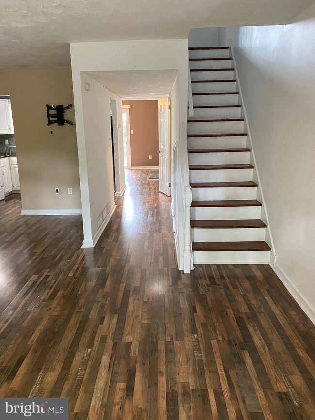 303 Bernard Ct, Chesterbrook, PA 19087 - photo 3