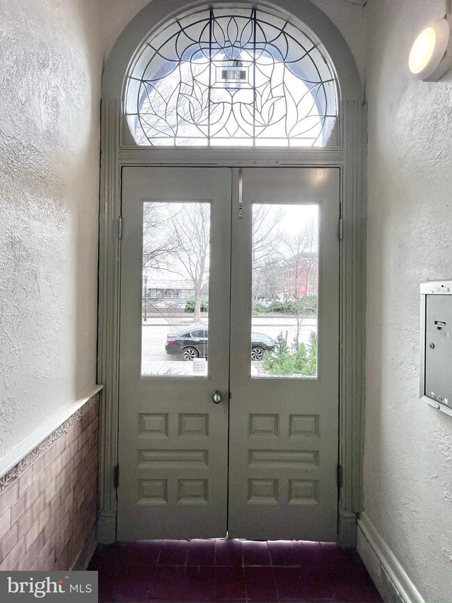 1502 W Mount Royal Ave unit 3, Baltimore, MD 21217 - photo 3