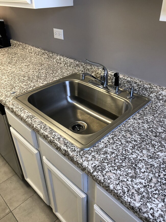 1902 Delaware Rd, Waukegan, IL 60087 - photo 6