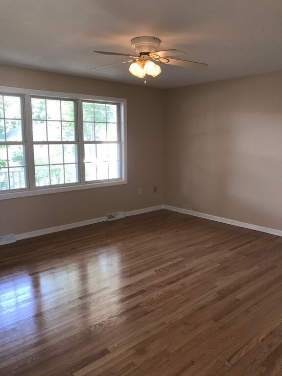 54 Agnes St unit 1, Springfield, MA 01118 - photo 5