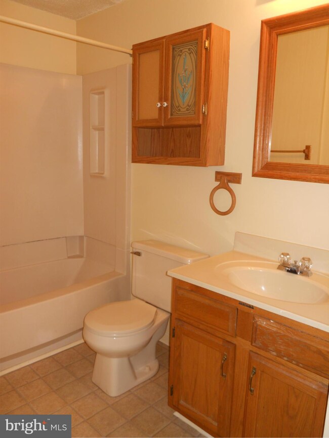 220 Lily Ct, Hagerstown, MD 21740 - photo 5