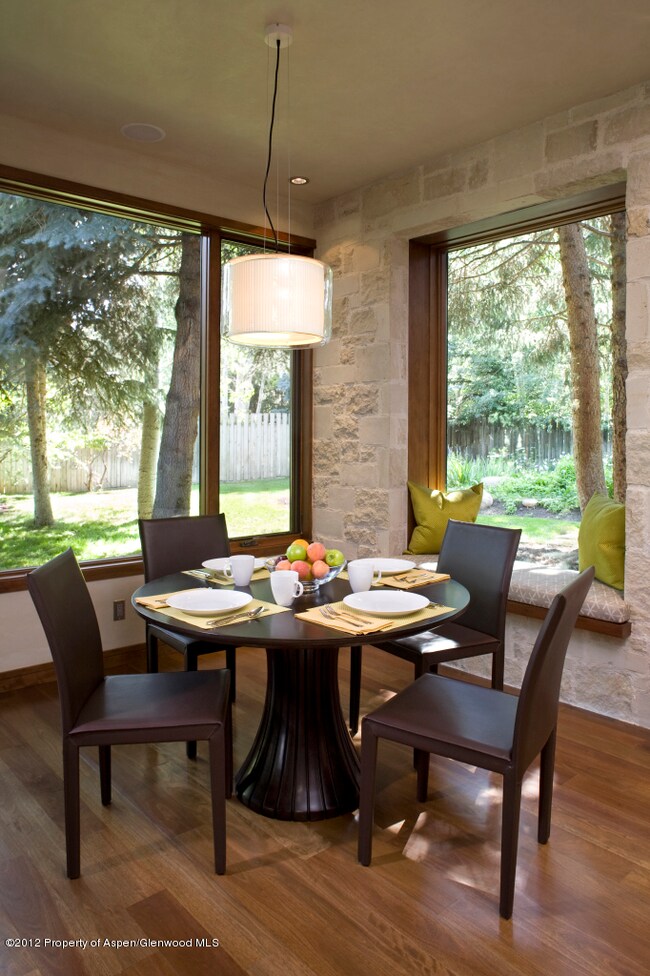 breakfast room