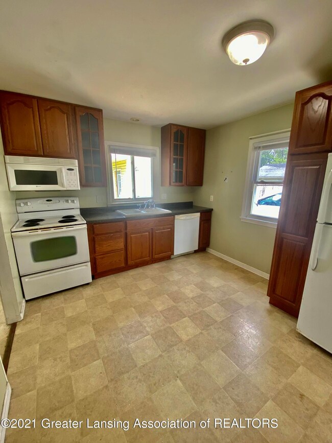 914 Mel Ave, Lansing, MI 48911 - photo 4