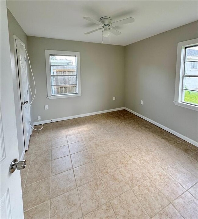 827 3rd St, Norco, LA 70079 - photo 4