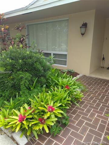 17720 SW 70th Place, Southwest Ranches, FL 33331 - photo 6