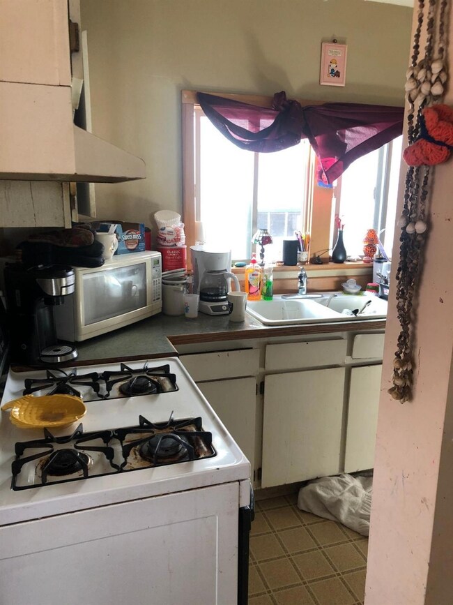 715 Roseway Dr, Klamath Falls, OR 97601 - photo 5