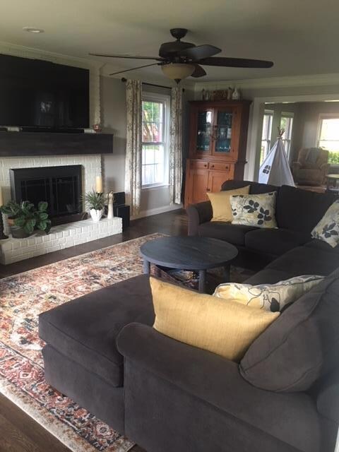 Spacious and charming Living Room 