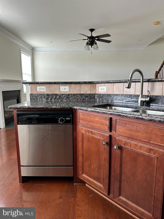 13627 Venturi Ln unit 161, Herndon, VA 20171 - photo 2