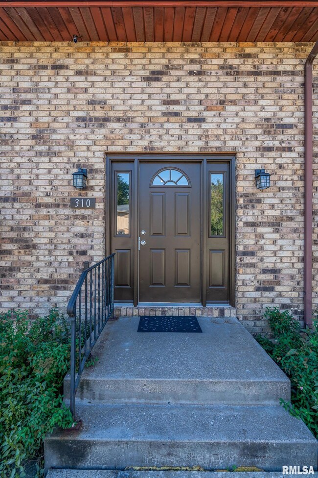 310 30th Avenue Ct unit 5, Moline, IL 61265 - photo 2