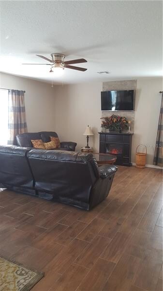 GREAT ROOM.