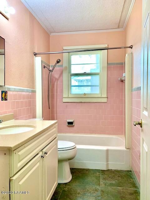 102 Kris Bathroom