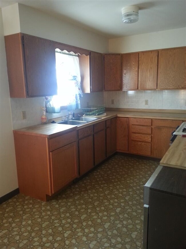 1004 5th St, Stapleton, NE 69163 - photo 7