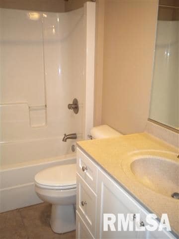 5200 Villa Dr unit 6, Davenport, IA 52806 - photo 5