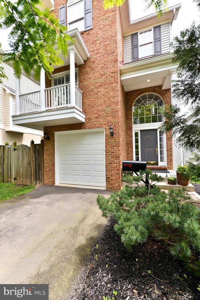 6913 Willow St, Falls Church, VA 22046 - photo 2