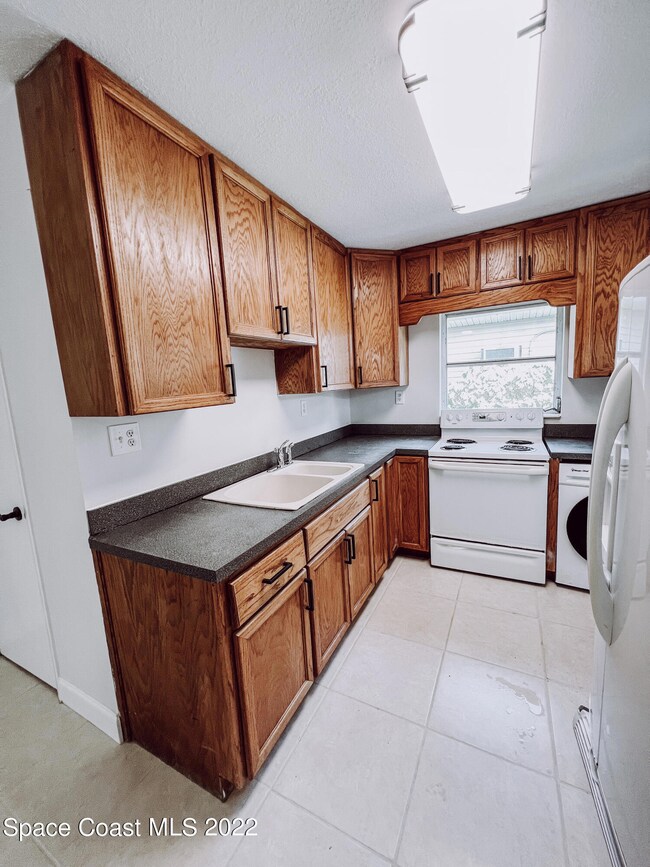 2518 Palmetto Dr unit C, Cocoa, FL 32926 - photo 3