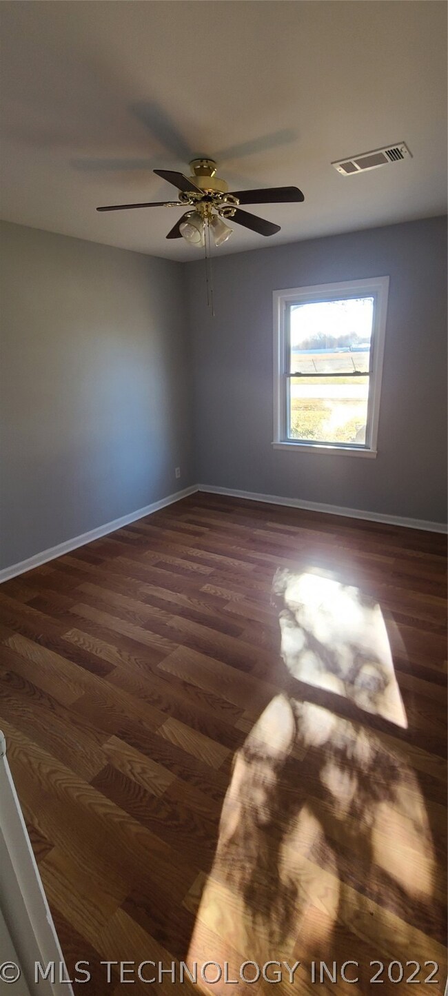323 W Cherokee St, Sperry, OK 74073 - photo 3