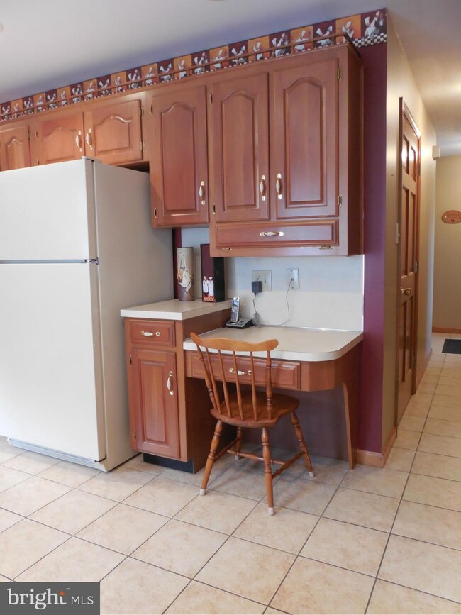 2472 Mccleary Dr, Chambersburg, PA 17201 - photo 5