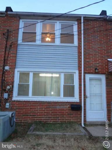 440 Burbank Ct, Halethorpe, MD 21227 - photo 2