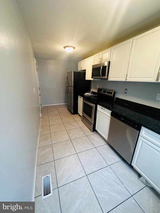 928 Pitman Ave unit 1, Darby, PA 19023 - photo 3