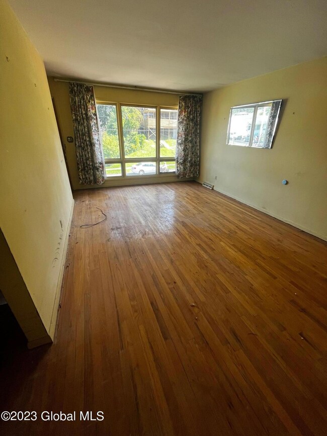 51 Glenwood St, Albany, NY 12208 - photo 6