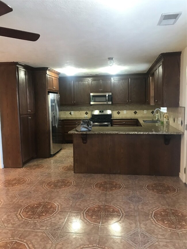 9018 Mcgallion Rd, Houston, TX 77022 - photo 7