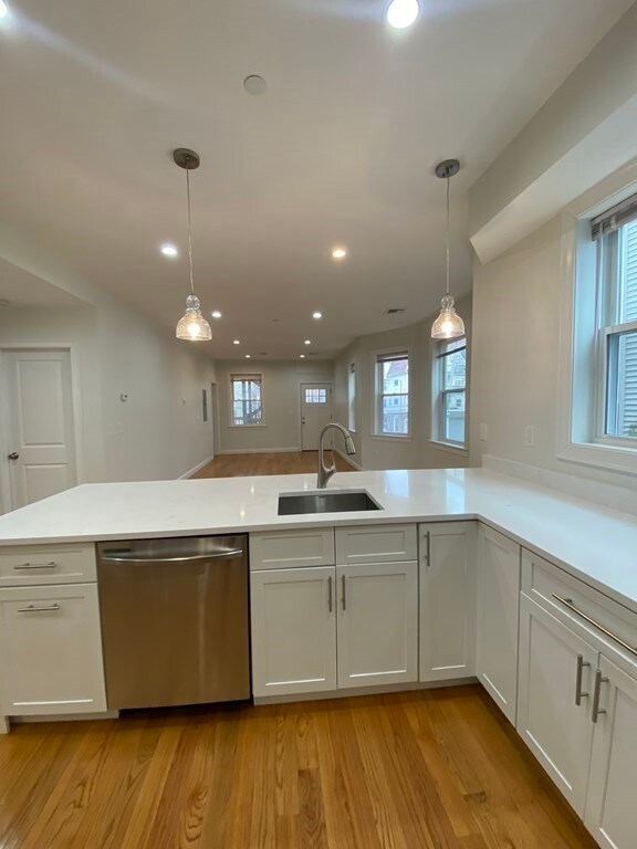 14 Evelyn St unit 1, Mattapan, MA 02126 - photo 4