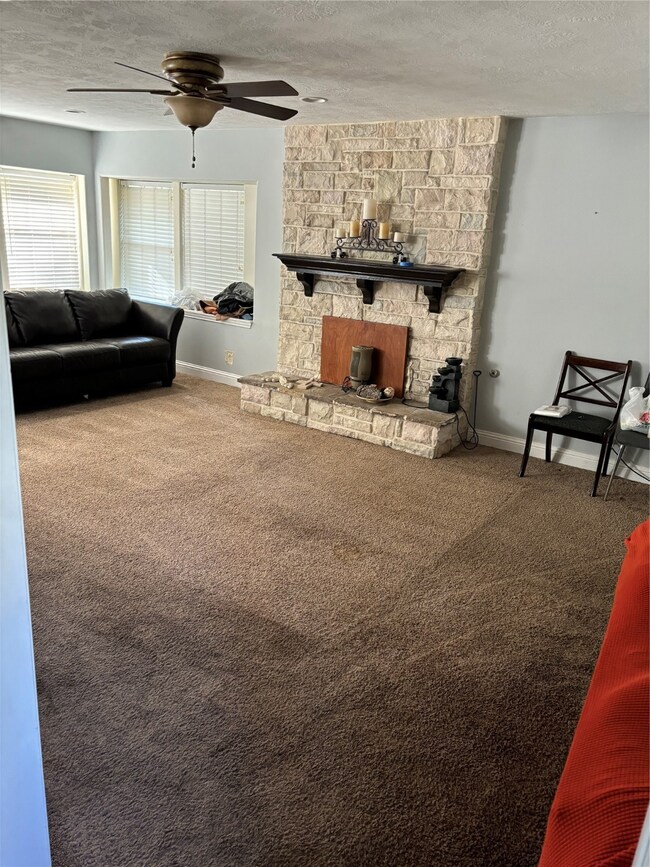 7039 Oak Bough Dr, Houston, TX 77088 - photo 3