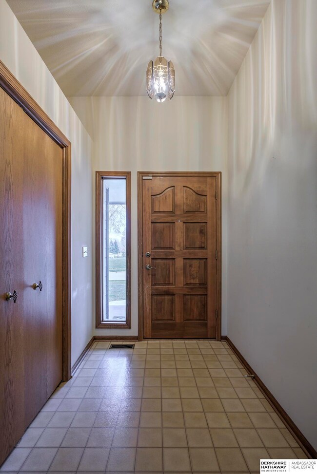 16927 Patterson Dr, Omaha, NE 68135 - photo 4