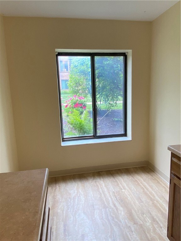 Kitchen Eat In Area- or Desk space