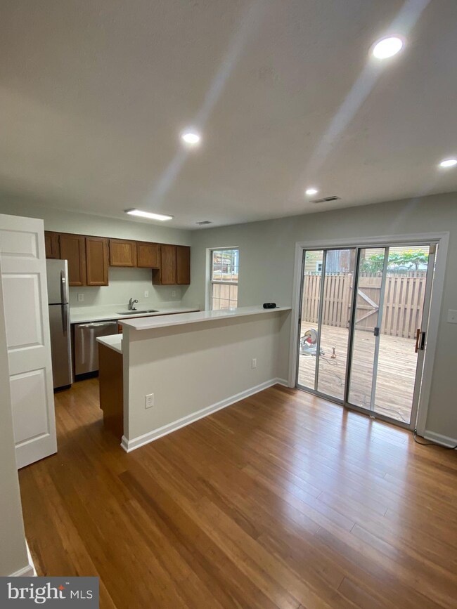 15711 Ambiance Dr, North Potomac, MD 20878 - photo 4