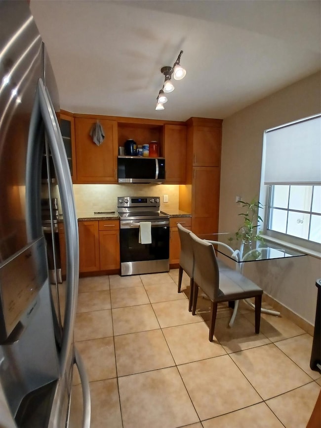 907 Cypress Terrace unit 104, Pompano Beach, FL 33069 - photo 3