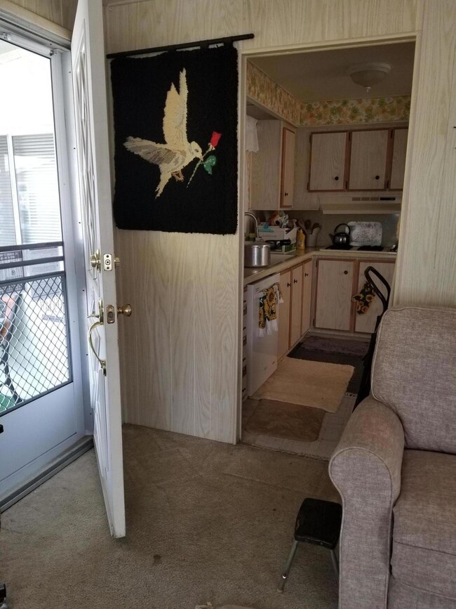 Entry Facing Kitchen